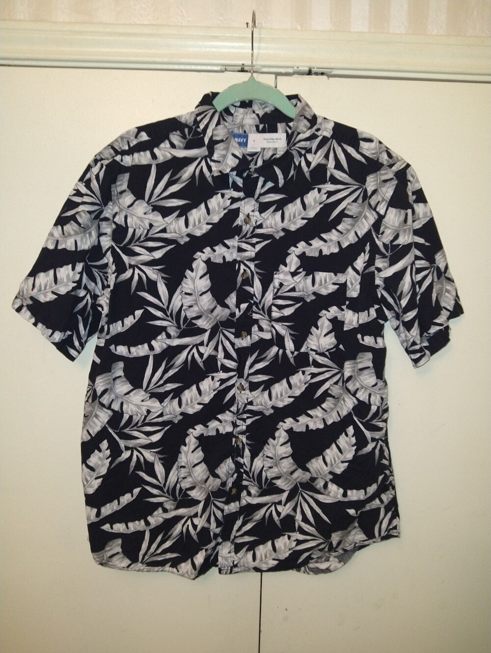 Old Navy Everyday Shirt Regular Fit Leaf Print Short Sleeve Shirt Men's sz Large